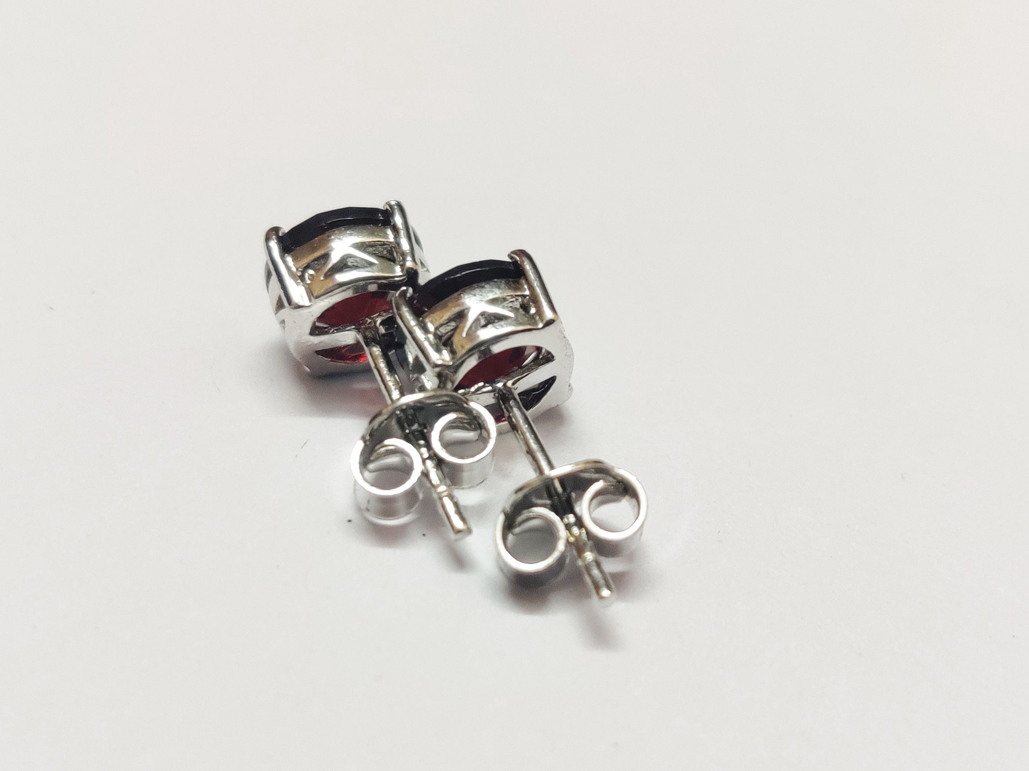 Garnet Stud Earrings Silver Garnet Ear Studs 7 mm Round 2.5 Ct Garnet Studs Red Stone Ear Studs Minimalist Ear Studs Birthstone Stud Earring